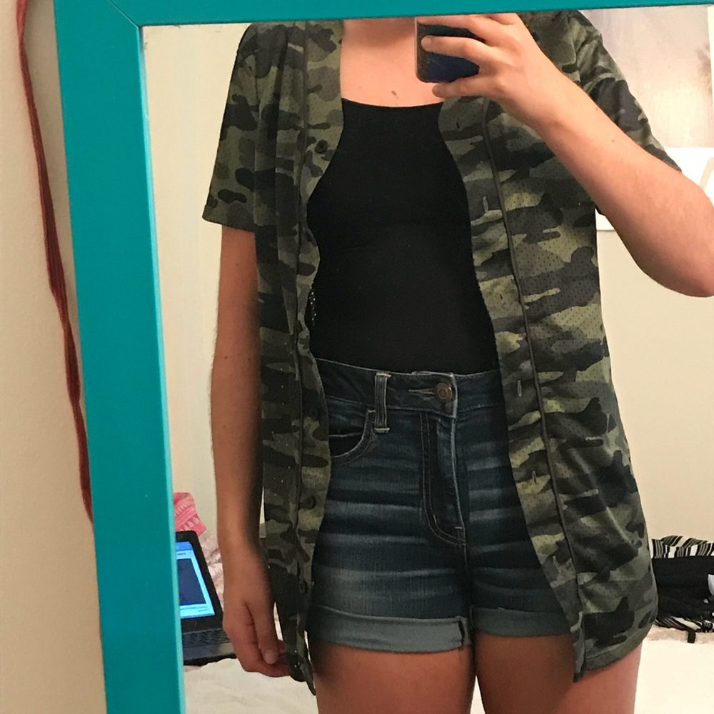 NEVER WORN camo jersey button up